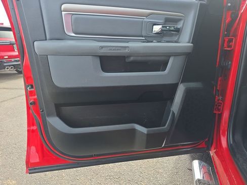 Used 2019 RAM 1500 Classic SLT image 12