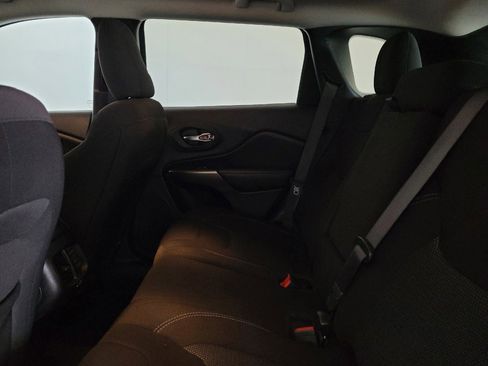 Used 2020 Jeep Cherokee Latitude FWD image 18