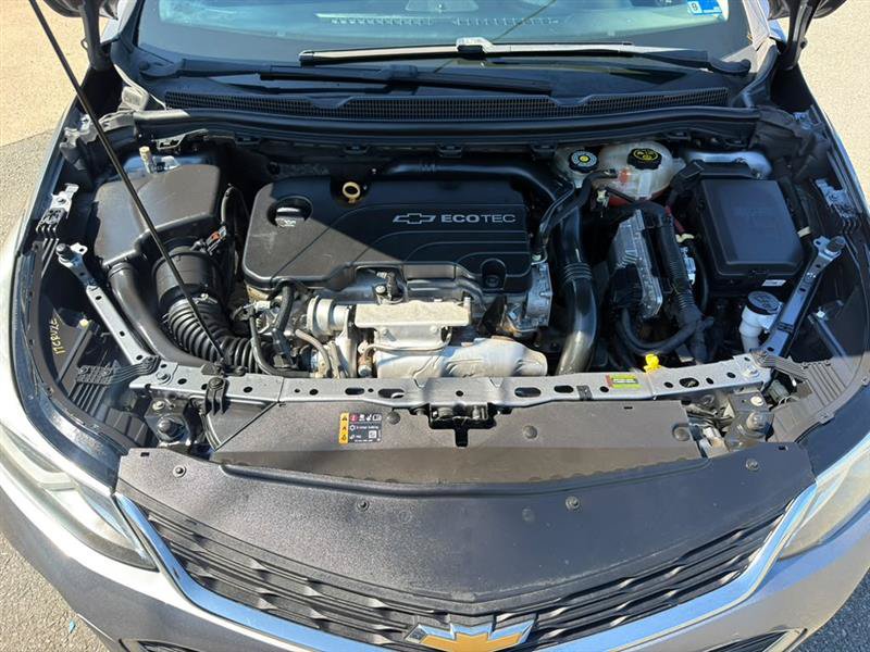 Used 2018 Chevrolet Cruze LT w/ Sun And Sound Package FWD image 10