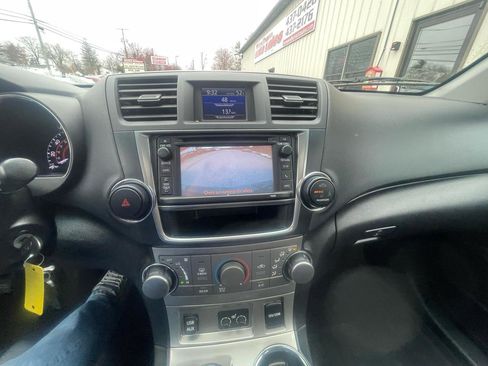Used 2013 Toyota Highlander SE image 16