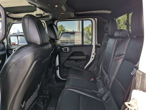 Used 2024 Jeep Gladiator Rubicon AWD/4WD image 13