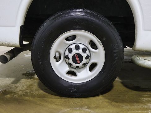 Certified 2024 GMC Savana 2500 w/ Driver Convenience Package image 22