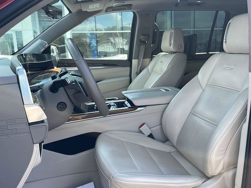 Used 2025 Cadillac Escalade ESV Sport Platinum AWD/4WD image 9