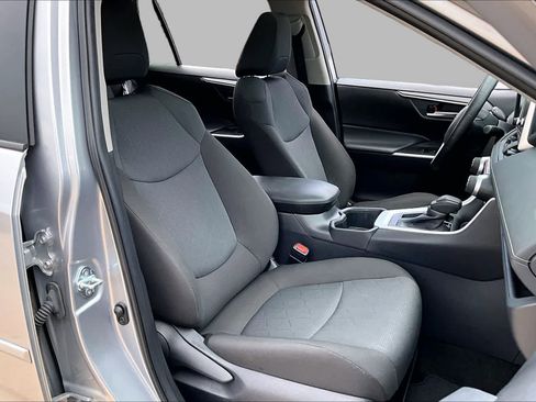 Used 2025 Toyota RAV4 XLE w/ Convenience Package FWD image 9