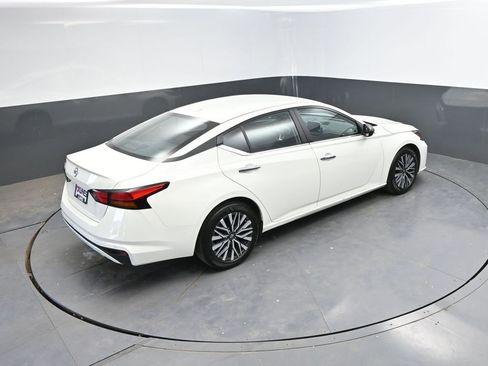 Used 2025 Nissan Altima 2.5 SV FWD image 27