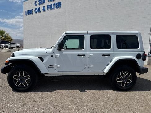 Used 2025 Jeep Wrangler Unlimited Sahara AWD/4WD image 2