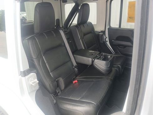 Used 2023 Jeep Wrangler Unlimited Sahara AWD/4WD image 20