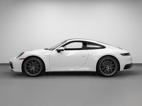 Used 2021 Porsche 911 Carrera image 2