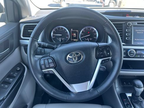 Used 2019 Toyota Highlander XLE AWD/4WD image 20