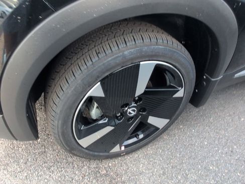 New 2025 Nissan Kicks SR image 5