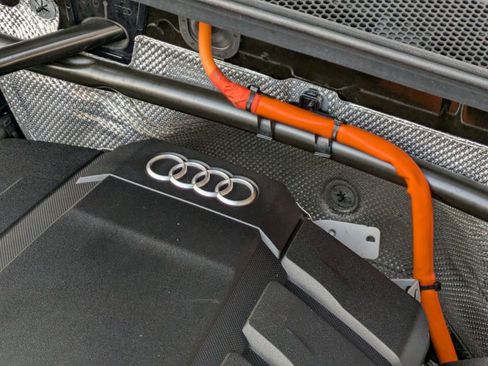 Used 2024 Audi Q5 e Premium Plus w/ Premium Plus Package image 24