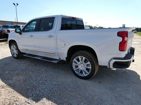 New 2026 Chevrolet Silverado 1500 High Country w/ High Country Premium Package AWD/4WD image 9