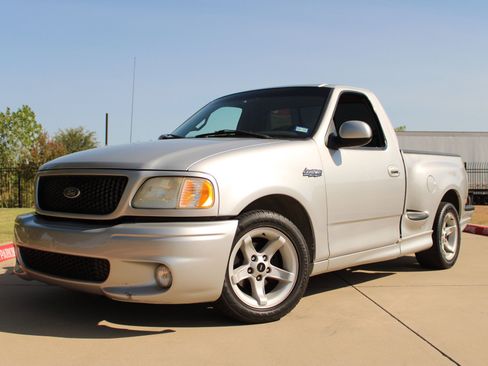 Used 2000 Ford F150 Lightning RWD image 3