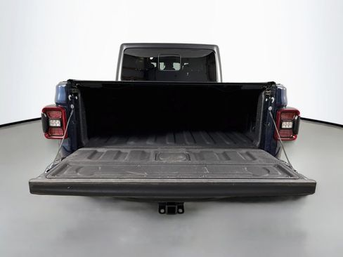 Used 2025 Jeep Gladiator Rubicon w/ Convenience Group AWD/4WD image 27