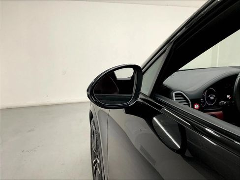 Used 2020 Porsche Cayenne Turbo AWD/4WD image 38