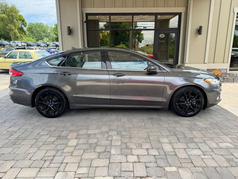 Used 2019 Ford Fusion SE w/ Equipment Group 151A FWD image 8