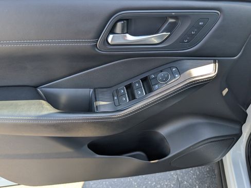Used 2023 Nissan Rogue SL AWD/4WD image 10