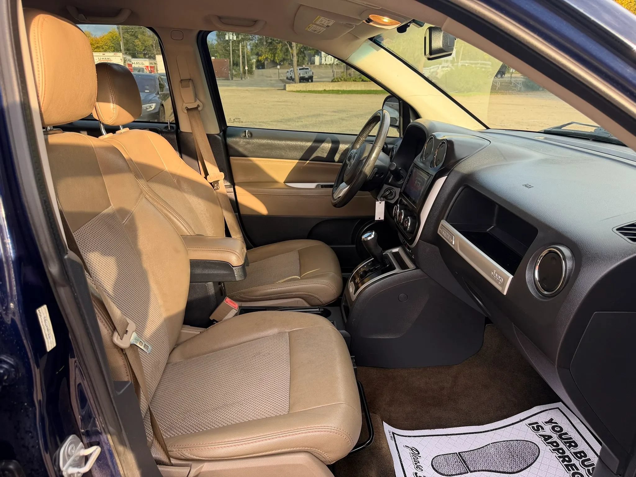 Used 2017 Jeep Compass Latitude FWD image 19