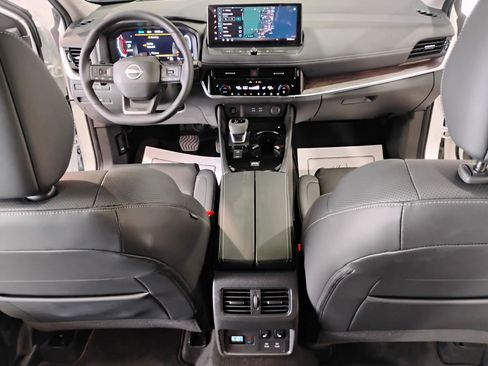 Used 2025 Nissan Rogue Platinum w/ Tech Package image 20