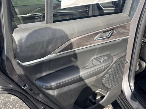 New 2025 Jeep Grand Cherokee Limited w/ Black Appearance Package image 18