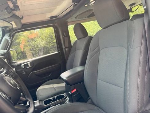 Used 2020 Jeep Wrangler Sport AWD/4WD image 14