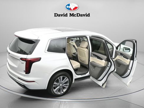 Used 2023 Cadillac XT6 Premium Luxury image 21