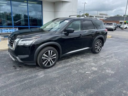 Used 2025 Nissan Pathfinder Platinum w/ Cargo Package AWD/4WD image 2