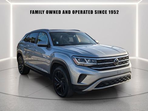 Certified 2022 Volkswagen Atlas Cross Sport SE w/ Panoramic Sunroof Package FWD image 6