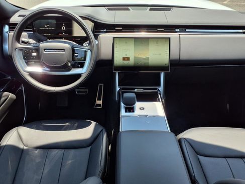 New 2025 Land Rover Range Rover Long Wheelbase SE image 4