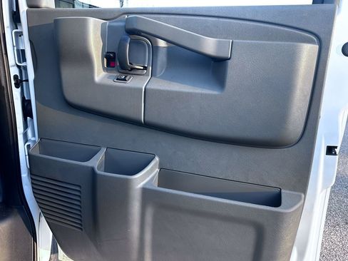 Used 2025 Chevrolet Express 2500 Extended w/ Communications Package image 25