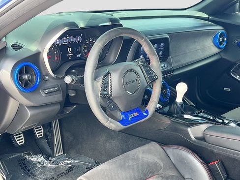 Used 2019 Chevrolet Camaro ZL1 RWD image 9