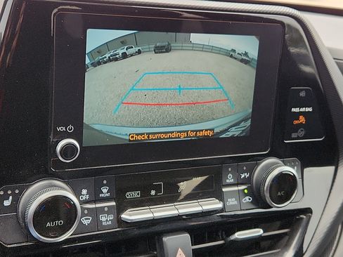 Used 2023 Toyota Highlander XSE FWD image 15