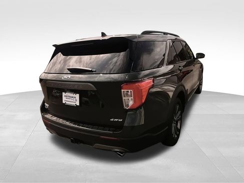 Used 2023 Ford Explorer XLT w/ Equipment Group 202A AWD/4WD image 10