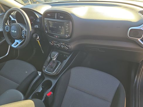 Certified 2022 Kia Soul LX image 13