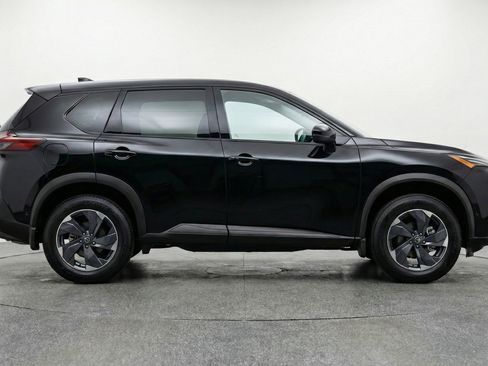 Used 2025 Nissan Rogue SV image 11