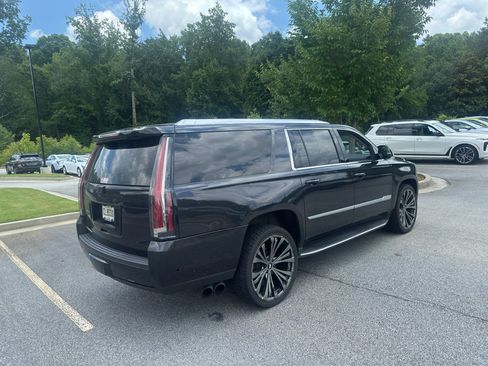 Used 2019 Cadillac Escalade ESV Luxury RWD image 4