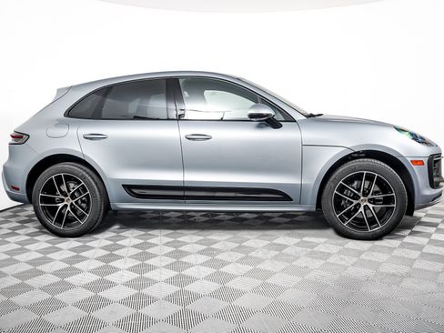 Certified 2025 Porsche Macan AWD/4WD image 9