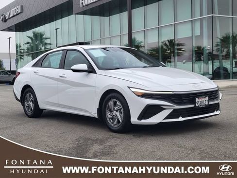 Used 2025 Hyundai Elantra SE FWD image 1