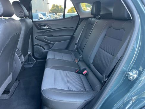 Used 2025 Chevrolet Trax LT image 27