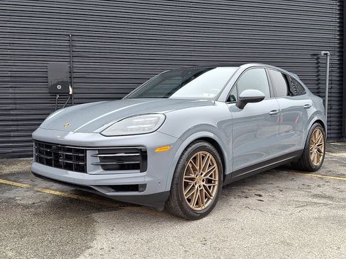 Certified 2024 Porsche Cayenne image 1