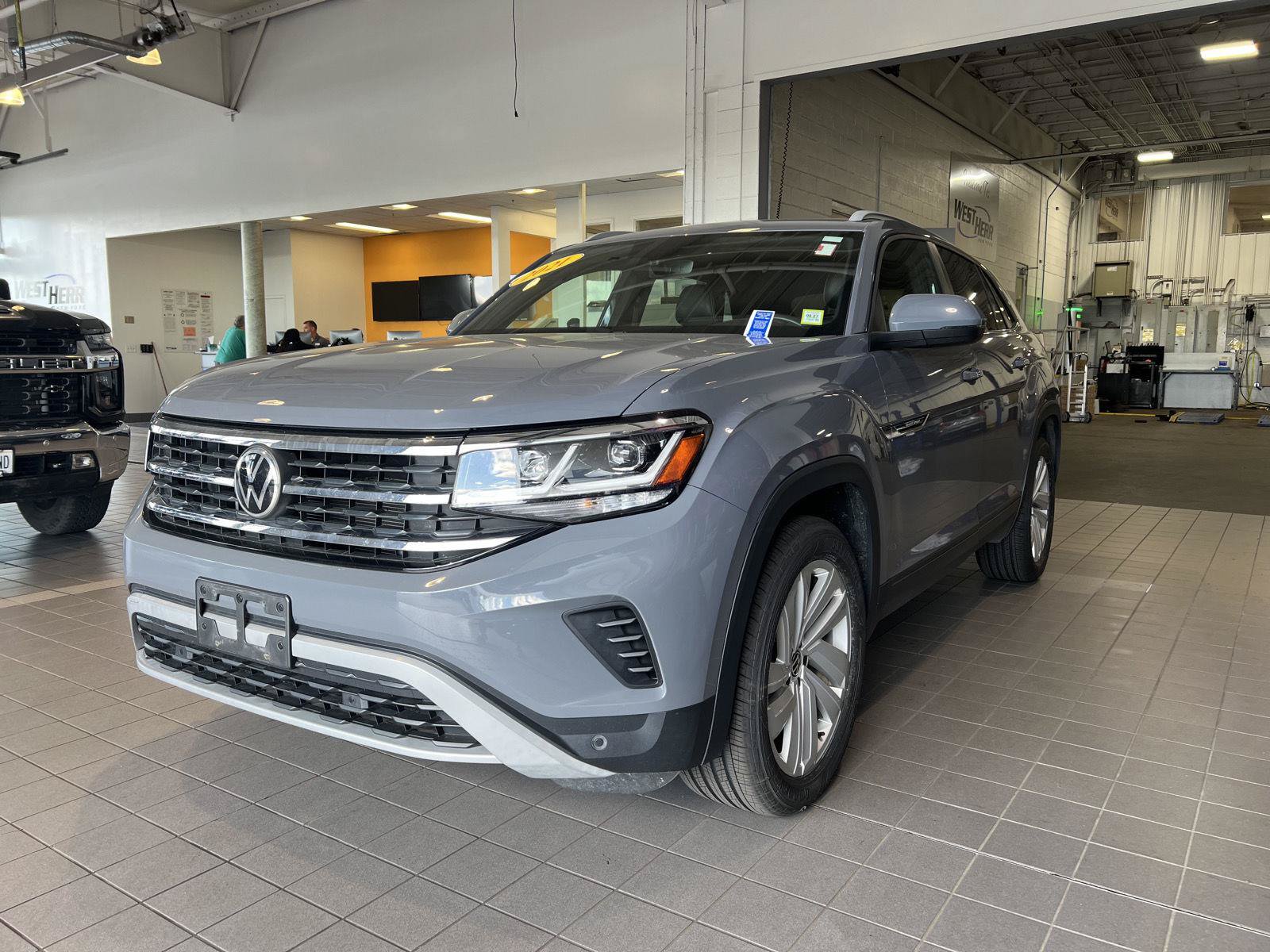 Used 2021 Volkswagen Atlas Cross Sport SE w/ Panoramic Sunroof Package AWD/4WD image 4