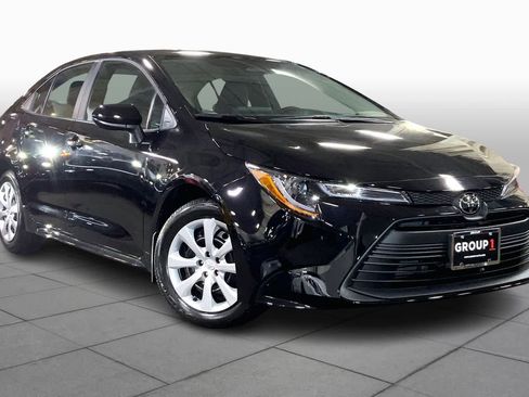 Used 2026 Toyota Corolla LE FWD image 2