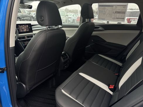 New 2026 Volkswagen Taos SEL image 22