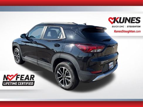 Used 2025 Chevrolet TrailBlazer LT w/ Driver Confidence Package image 9