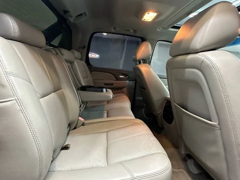 Used 2011 Chevrolet Avalanche LT image 26