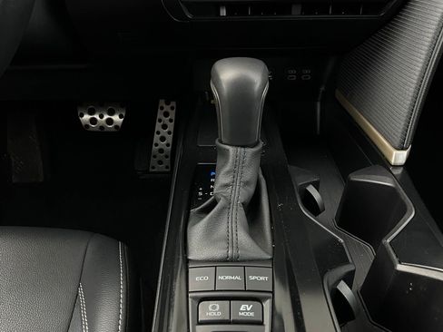 Used 2025 Toyota Camry SE image 24