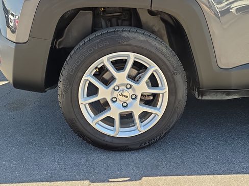 Used 2022 Jeep Renegade Latitude AWD/4WD image 9