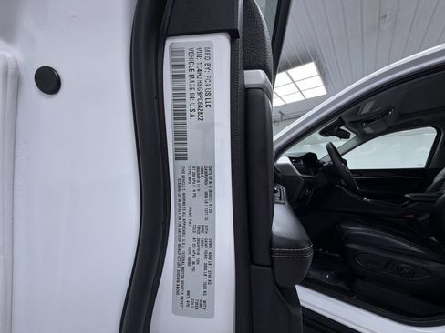 Used 2023 Jeep Grand Cherokee Limited AWD/4WD image 26