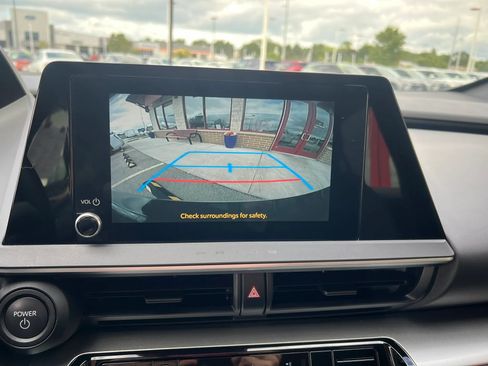 Used 2025 Toyota Prius LE FWD image 15