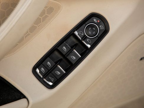 Used 2016 Porsche Panamera Edition image 21